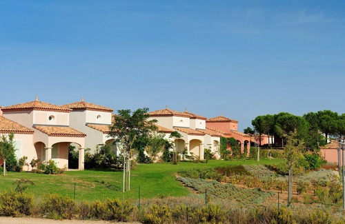 Homps Villa | Piscines, Gym, Hammam sur place ! Villa Spacieuse