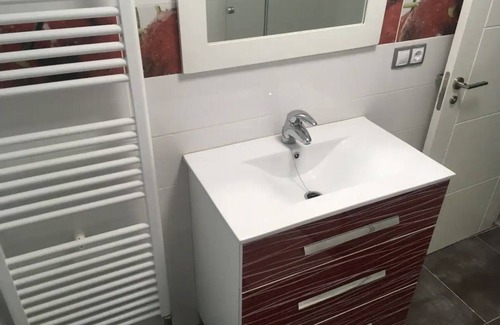 Romareda Apartment | Piso 4 Habitaciones UN Baño Wifi