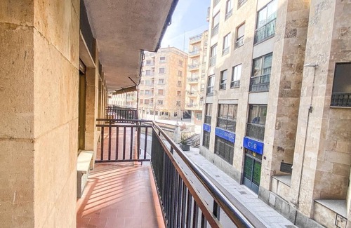 Oeste Apartment | Piso de 6 Habitaciones en Pleno Centro de Salamanca
