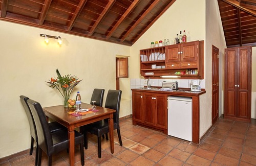 Puerto de Tazacorte Apartment | Piso Taberna apartment right on the beach promenade