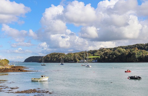 Brynsiencyn House | PISTYLL DDU, pet friendly, with hot tub in Llanfairpwllgwyngyll