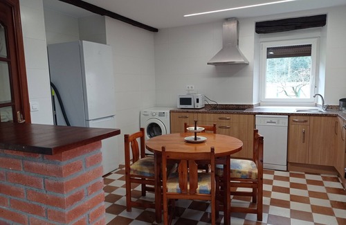 Barcena de Cicero House | Pita House in Gama.