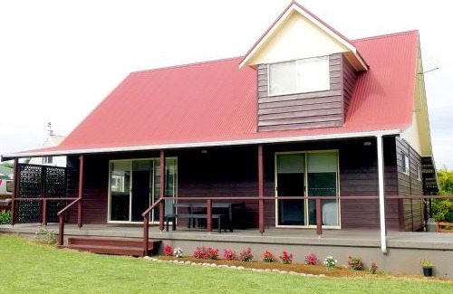 Burnt Pine House | Pitcairn House