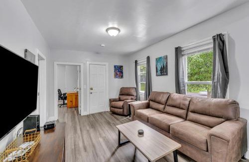 Oneonta Apartment | Pitcher's Paradise Apt 1-All Star Baseball Rentals