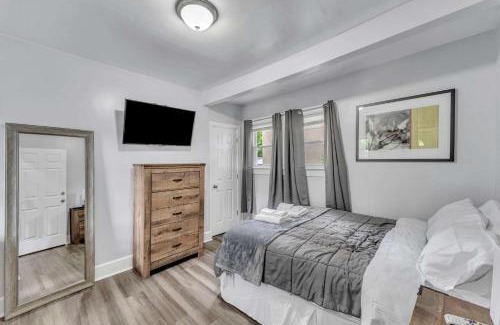 Oneonta Apartment | Pitcher's Paradise Apt 1-All Star Baseball Rentals