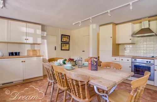 Osmington Cottage | PITT COTTAGE, pet friendly, country holiday cottage in Ringstead
