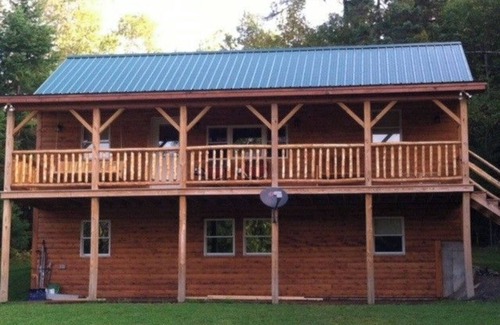 Pittsburg Cabin | Pittsburg, NH Woodland getaway- DIRECT ACCESS TO TRAILS, plenty of parking!