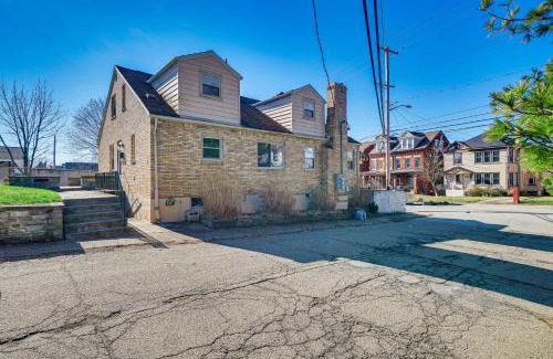 Mount Washington Apartment | Pittsburgh Couples Retreat about 2 Mi to Downtown!