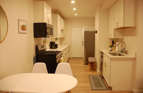 East Liberty Apartment | Pittsburgh Delight - Comfy 2B/1B Apt w/Private Parking, First Floor Unit