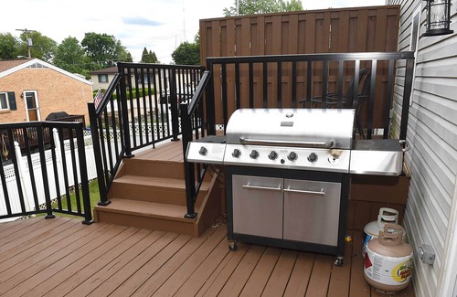 Brookline House | Pittsburgh Home w/ Deck & Grill, 5 Mi to Dtwn!
