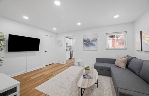 Millvale Apartment | Pittsburgh/Millvale Modern & Cozy 1BD w/Parking