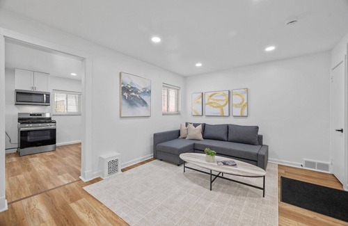 Millvale Apartment | Pittsburgh/Millvale Modern & Cozy 1BD w/Parking