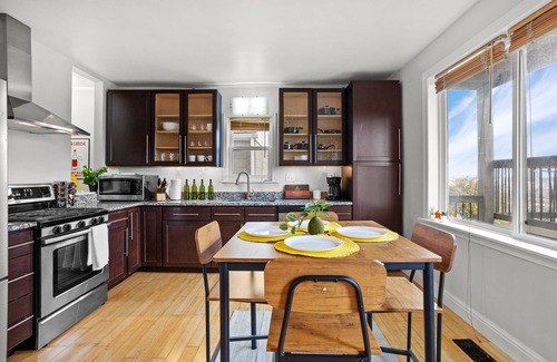 South Side Slopes House | Pittsburgh Pad 4BR - Double balconies with SKYLINE VIEWS, Parking, GAME ROOM!