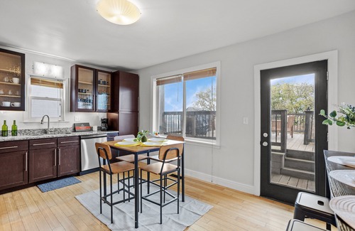 South Side Slopes House | Pittsburgh Pad 4BR - Double balconies with SKYLINE VIEWS, Parking, GAME ROOM!