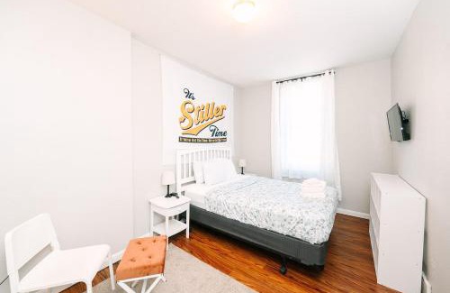 Manchester Apartment | Pittsburgh's Sports Suite- FREE driveway Parking