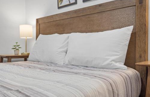 Shadyside House | Pittsburgh Shadyside 1D Stylish and Cozy Private Bedroom with Shared Bathroom