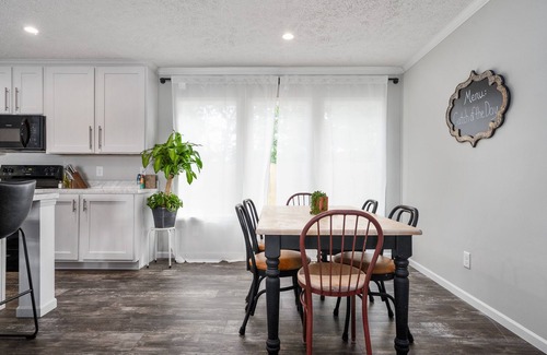 Shelby House | PJinx and Grace Peaceful Lake front 3BR/2ba