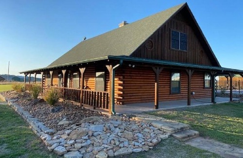 Graford Cabin | PK Lake Cabin is a relaxing retreat after a day at the lake