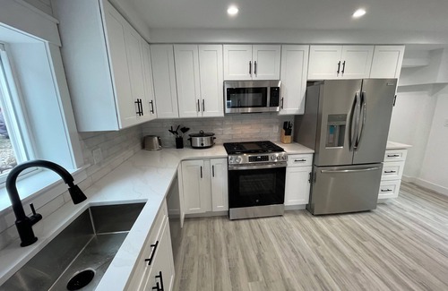 Pinckney House | PLĀ House - Lakefront Fun For The Whole Family!
