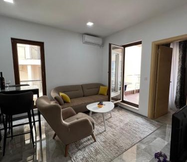 Maini Apartment | Place Budva