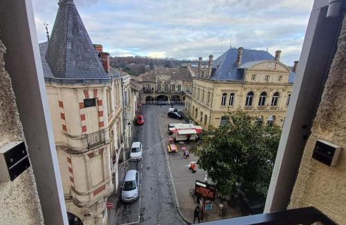 Sainte-Foy-la-Grande Apartment | Place de la Bastide