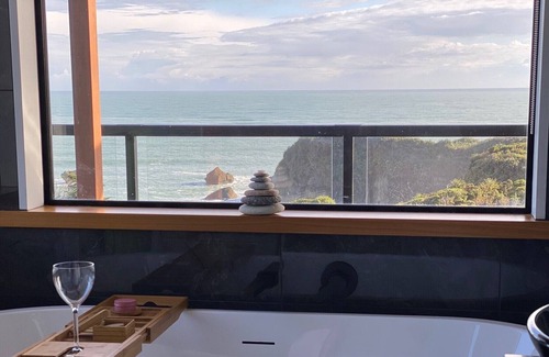 Paparoa National Park Cottage | Place for 2 with a sea view 1 Bedroom / W/ Hot Tub