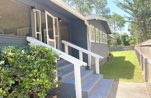 Arlington House | Place to remember in the wooded area 3 bedroom 4 beds 2 full Bath sleeps 7