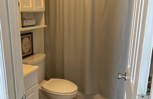 Arlington House | Place to remember in the wooded area 3 bedroom 4 beds 2 full Bath sleeps 7