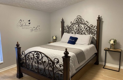 Arlington House | Place to remember in the wooded area 3 bedroom 4 beds 2 full Bath sleeps 7
