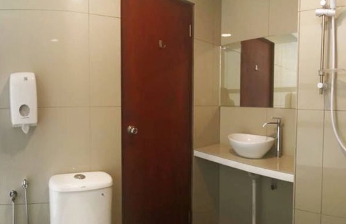 Pusat Komersil Lee Ling Hotel | Place2Stay Business Hotel @ Metrocity