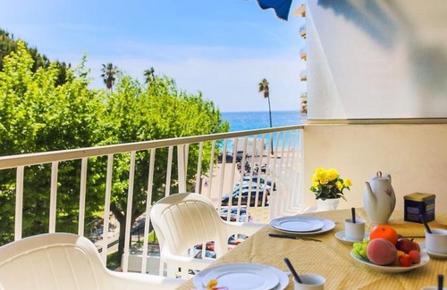 Cannes Old Town Apartment | Plage Du Midi Ap4145