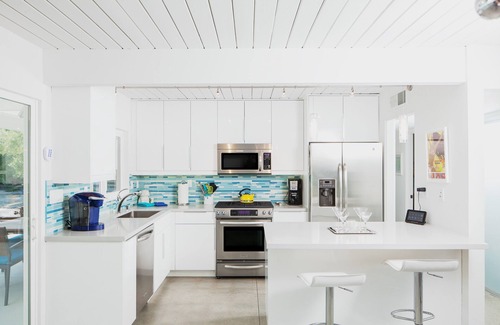 Sunmor House | Plaimor Paradise: Luxury Mid-Century Modern Resort
