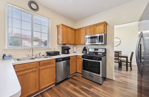 Fox Valley House | Plainfield Rental - Metcalf Ctn