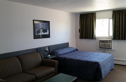 Stettler Hotel | Plains Motor Inn