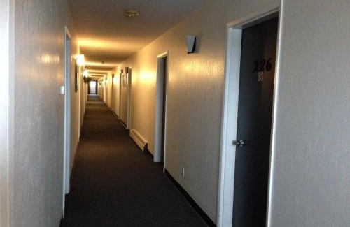 Stettler Hotel | Plains Motor Inn
