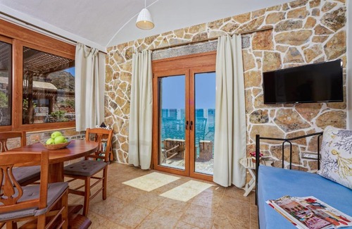 Plaka House | Plaka Beach Cottages