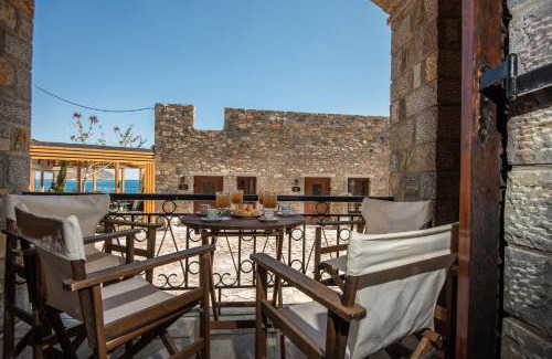 Plaka Apartment | Plaka on the water Ground floor
