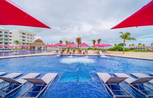 Playa Mujeres Resort | Planet Hollywood Cancun by Royalton, An Autograph Collection All-Inclusive Resort