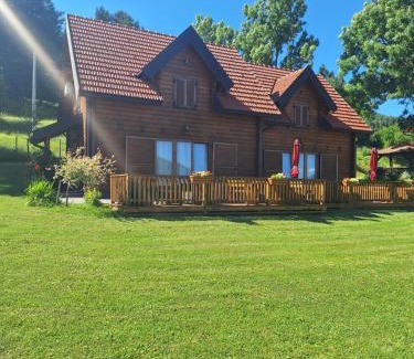 Vrhovine Ski Chalet | Planinske kuce Good Night