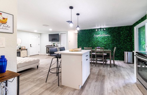 Plant City House | Plant City Modern Soho Farmhouse, Event Friendly!
