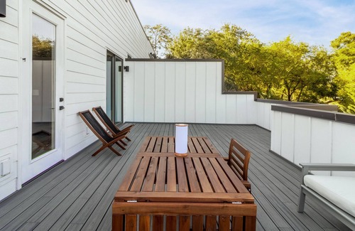 Galindo Apartment | Plant Filled Austin Loft 3B 3B Steps from S. Congress