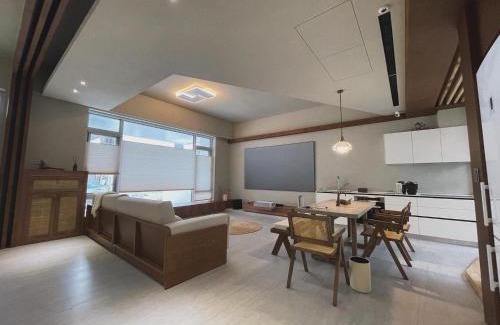 East District Villa | Plant House