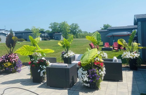 Sherkston Cottage | Plant Lovers 3 BR Family Cottage at Sherkston Shores