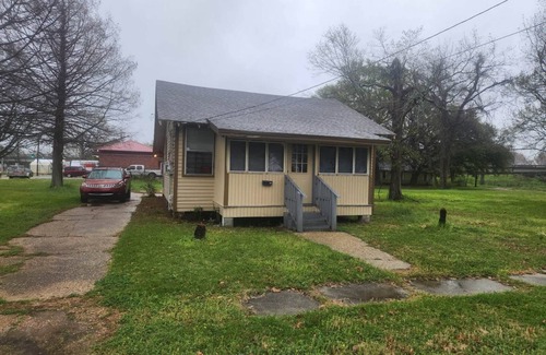 Mid City North House | Plant Workers Home Away From Home