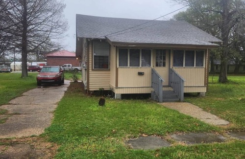 Mid City North House | Plant Workers Home Away From Home