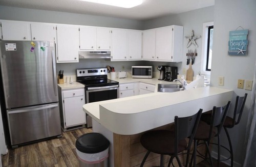 Edisto Island Condo | Plantation Nest-The Kerryman2. Screened porch overlooking 5th Tee Box