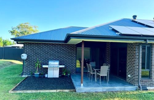 Landsborough House | Plantation Retreat 4 Bedroom Modern Home