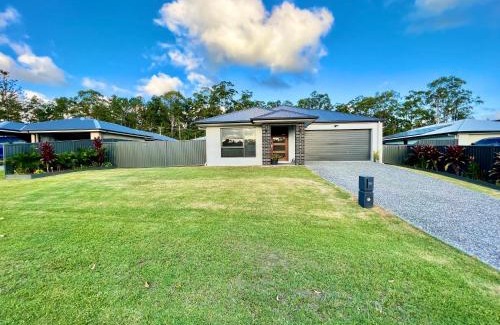Landsborough House | Plantation Retreat 4 Bedroom Modern Home