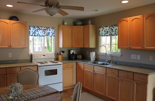 Paia Cottage | Plantation Style cottage short walk to beach and town nPermit STPH2013/0004