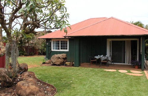 Paia Cottage | Plantation Style cottage short walk to beach and town nPermit STPH2013/0004